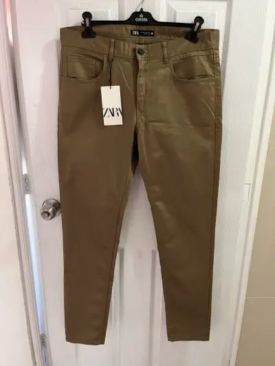 Pantalon Zara color verde nuevos - miniatura 1