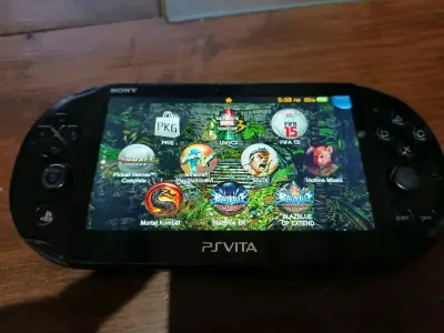 Consola portátil Sony PS Vita con juegos - miniatura 1