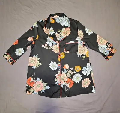 Pijama de satén floral para mujer - miniatura 1