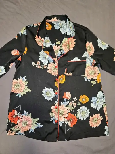 Pijama de satén floral para mujer - miniatura 2
