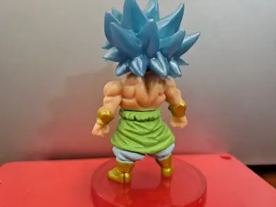 Figura de acción anime con cabello azul - miniatura 2