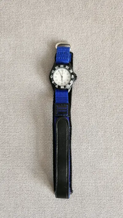 Reloj Ted Lapidus azul con caja original - miniatura 2