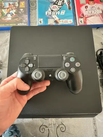 Consola PS4 slim 1TB  con 6 juegos y 2 controles - miniatura 4