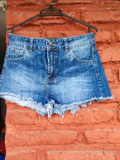 Shorts de mezclilla desgastados - miniatura 1