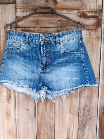 Shorts de mezclilla desgastados - miniatura 5