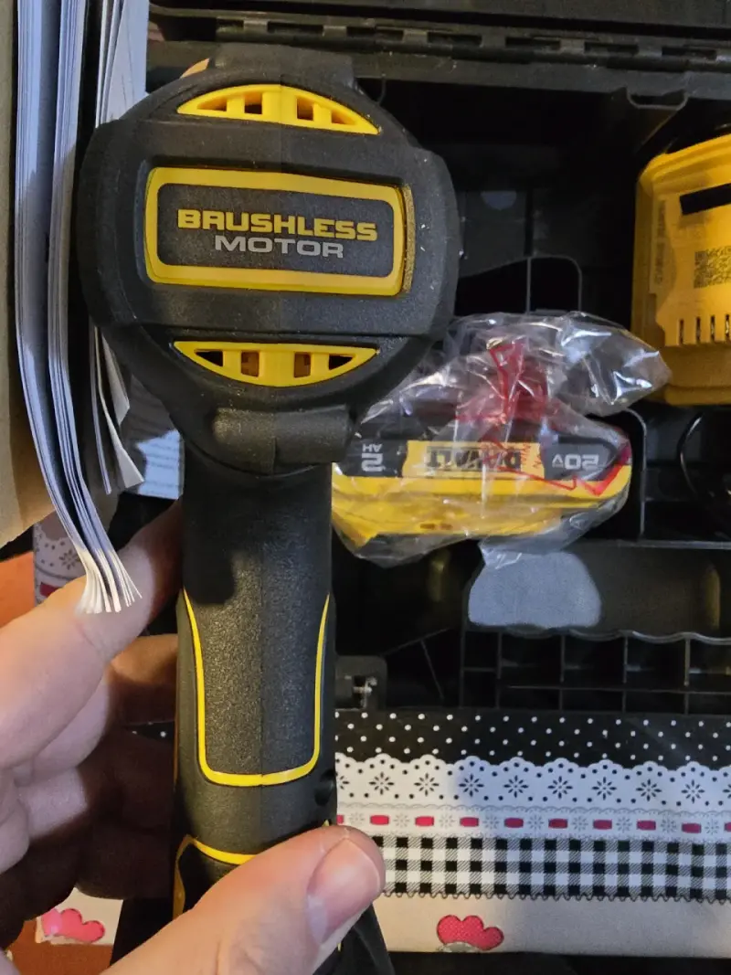 Taladro percutor inalámbrico DeWalt DCD796 - 2