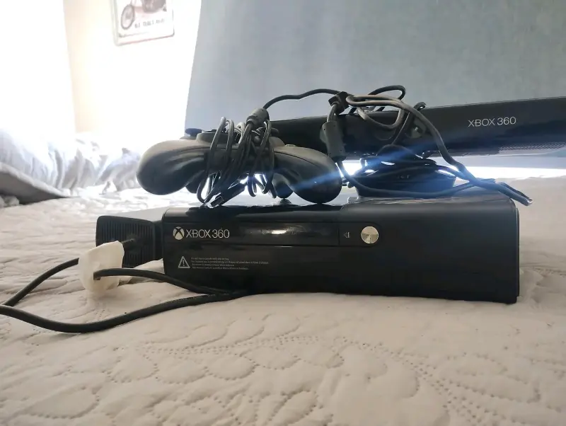 Xbox 360 + Control + Kinect - 2