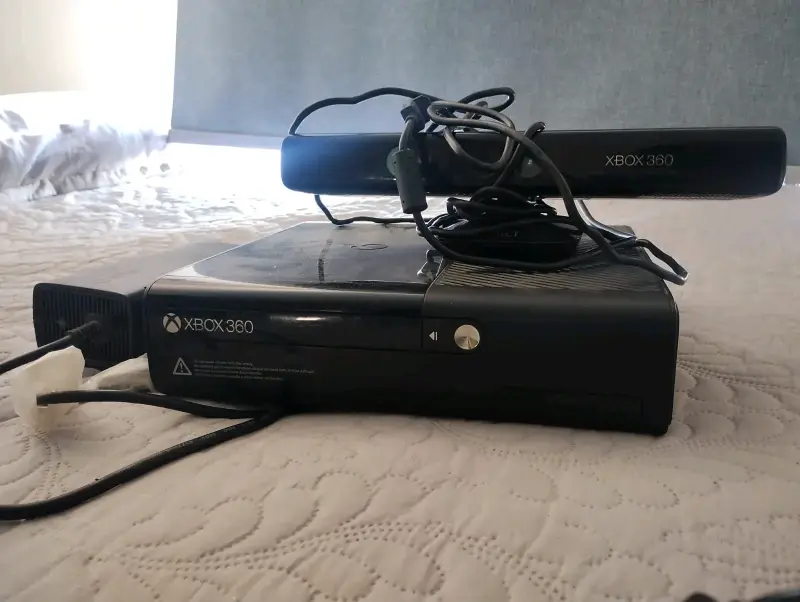 Xbox 360 + Control + Kinect - 3
