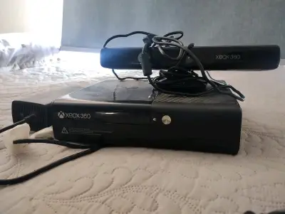 Xbox 360 + Control + Kinect - miniatura 3