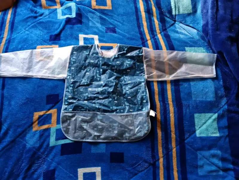 Babero impermeable para niños