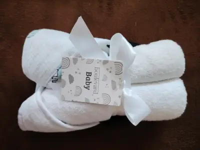 Toalla con capucha de panda para bebé - miniatura 2