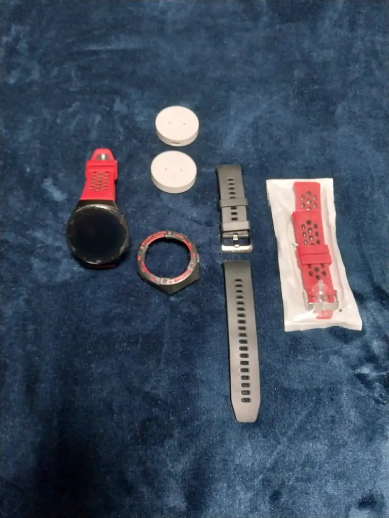 Reloj inteligente deportivo con correas - 2