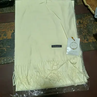 Bufanda de cashmere beige con flecos - miniatura 2