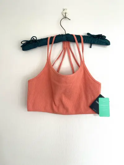 Top deportivo coral con tirantes Forever 21 - miniatura 1