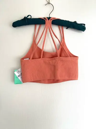 Top deportivo coral con tirantes Forever 21 - miniatura 2