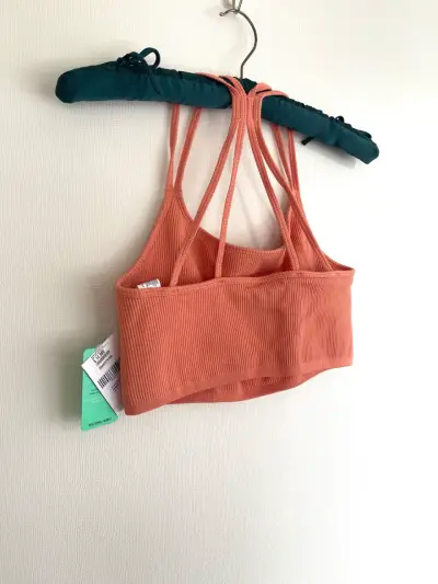 Top deportivo coral con tirantes Forever 21 - miniatura 4