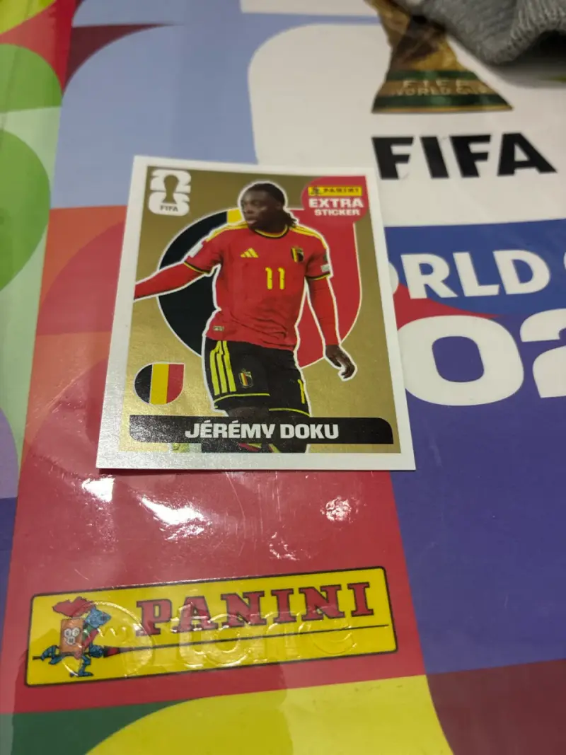 Extra sticker oro de  Jérémy Doku - 3