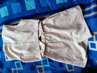 Conjunto 2 piezas beige sin mangas para mujer - miniatura 2