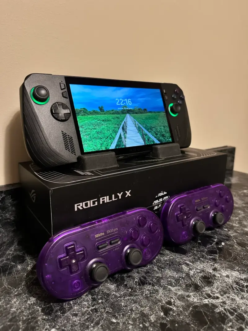 Consola portátil ROG Ally X con controles - 2