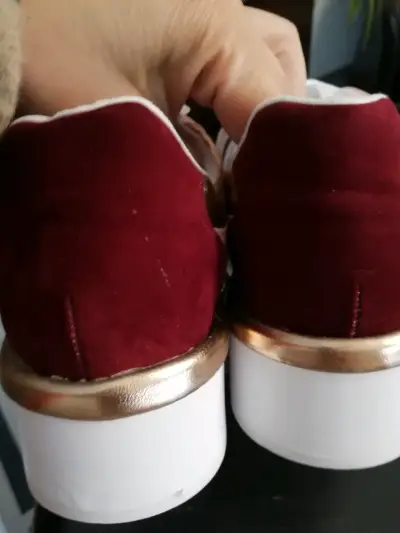 Zapatillas deportivas blancas y rosadas - miniatura 3