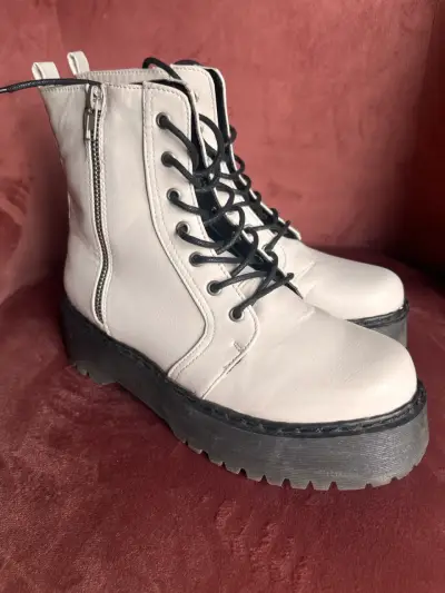 Bototos blancos de cuero con plataforma - miniatura 2