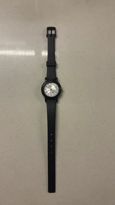 Reloj Casio clásico negro - miniatura 1