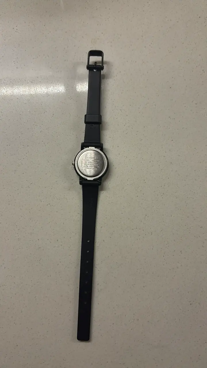 Reloj Casio clásico negro - 2