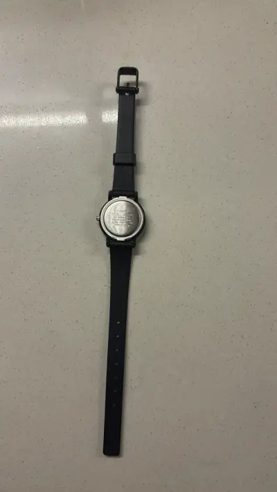 Reloj Casio clásico negro - miniatura 2