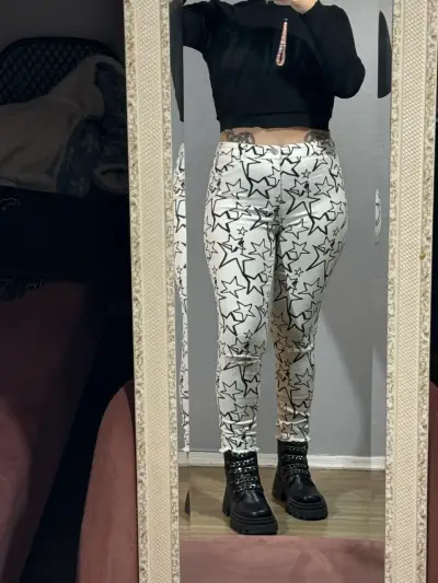 Pantalones Zara con estampado de estrellas - miniatura 1