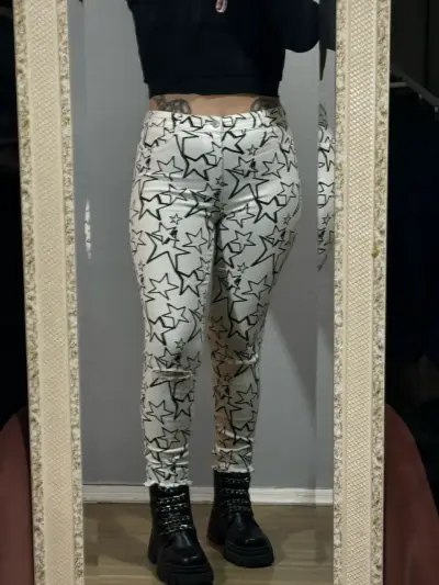 Pantalones Zara con estampado de estrellas - miniatura 2