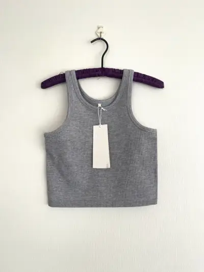 Top gris sin mangas H&M línea move - miniatura 1