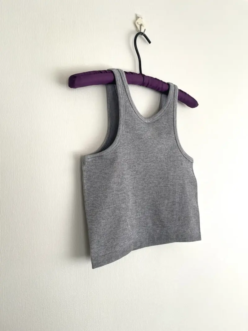 Top gris sin mangas H&M línea move - 4