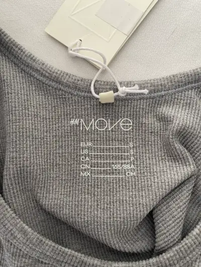Top gris sin mangas H&M línea move - miniatura 5