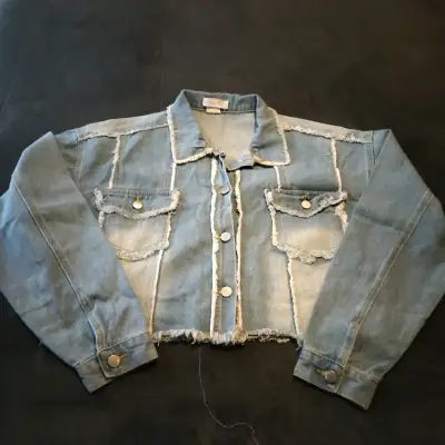 Chaqueta de mezclilla corta con bolsillos - miniatura 2
