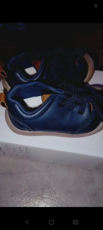 Zapatos de bebé azul marino con cordones - miniatura 1