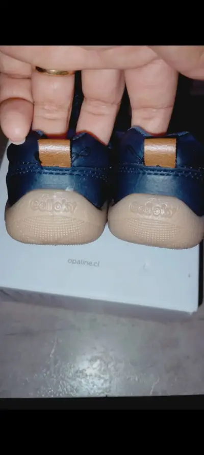 Zapatos de bebé azul marino con cordones - miniatura 2
