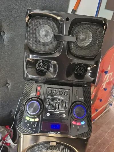 Parlante Master-G con ecualizador y luces LED - miniatura 1