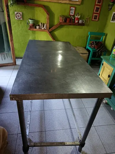 Mesa de acero inoxidable para cocina - miniatura 2