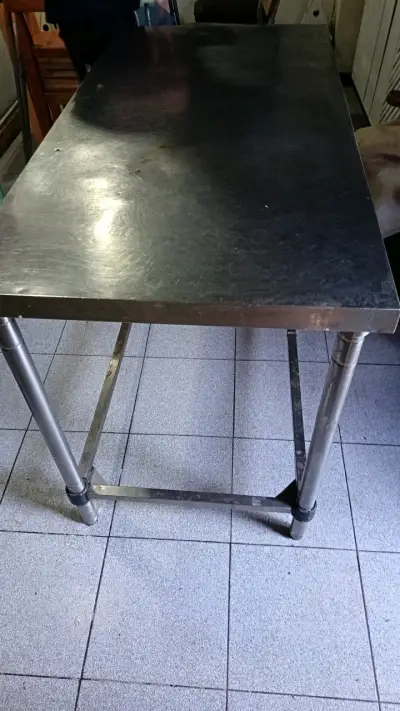 Mesa de acero inoxidable para cocina - miniatura 3