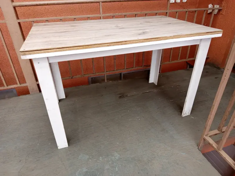 Mesa de comedor rústica - 1