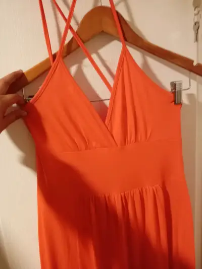 Vestido naranja con tirantes delgados - miniatura 1