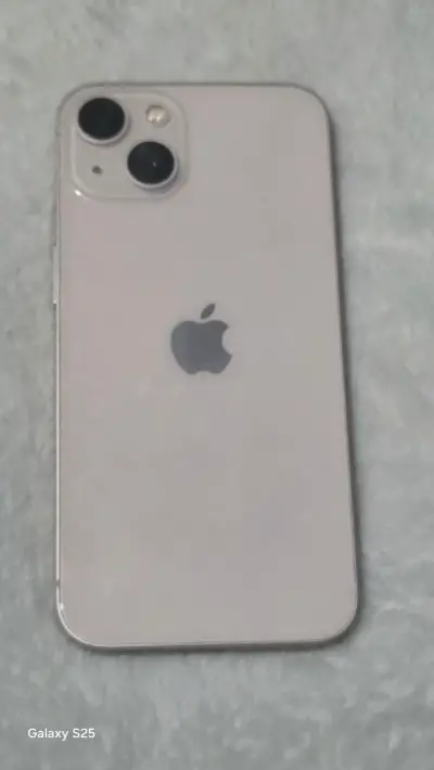 iPhone 13 en buen estado - miniatura 1