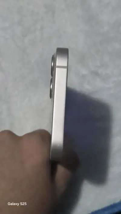 iPhone 13 en buen estado - miniatura 3