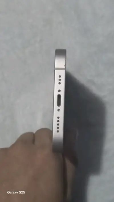 iPhone 13 en buen estado - miniatura 4