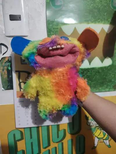 Peluche multicolor con orejas grandes - miniatura 1