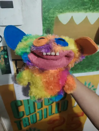 Peluche multicolor con orejas grandes - miniatura 2
