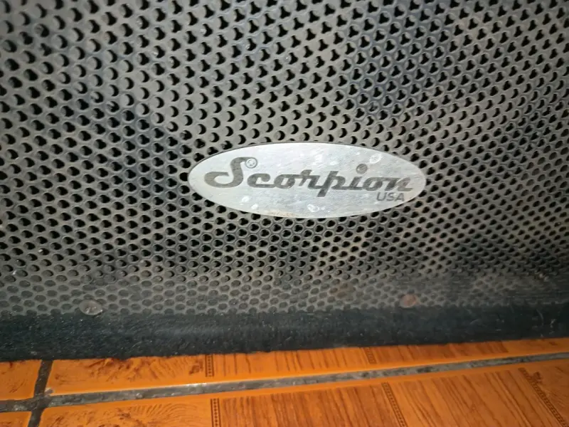 Sistema de audio Scorpion con amplificador - 2