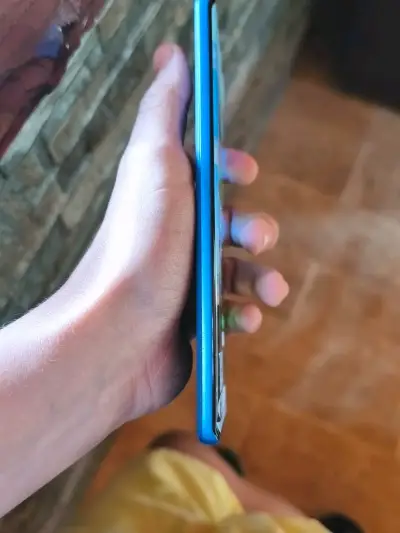 Smartphone azul en buen estado - miniatura 3