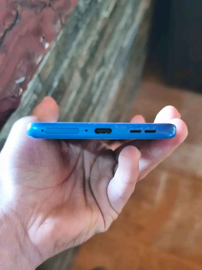 Smartphone azul en buen estado - 4