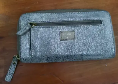 Billetera Fossil gris con textura - miniatura 1